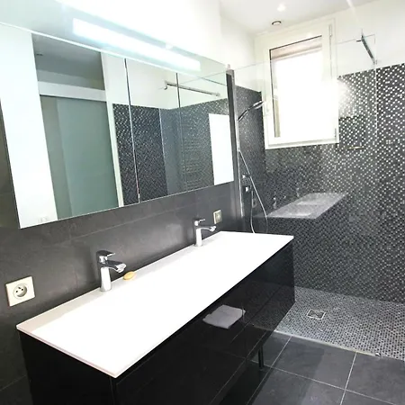 130 M3 With 3 En-suite Bedrooms And Exceptional Sea View Apartment